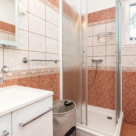 3 Bedroom Pet Friendly In