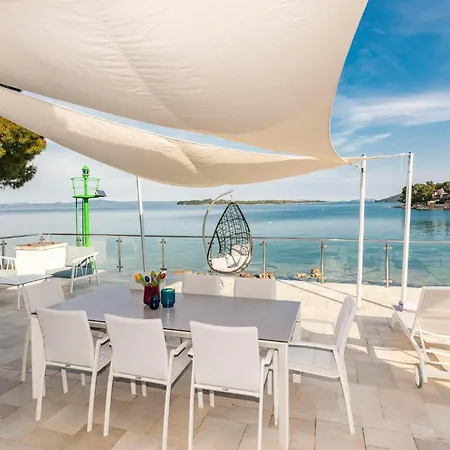 3 Bedroom Pet Friendly In *