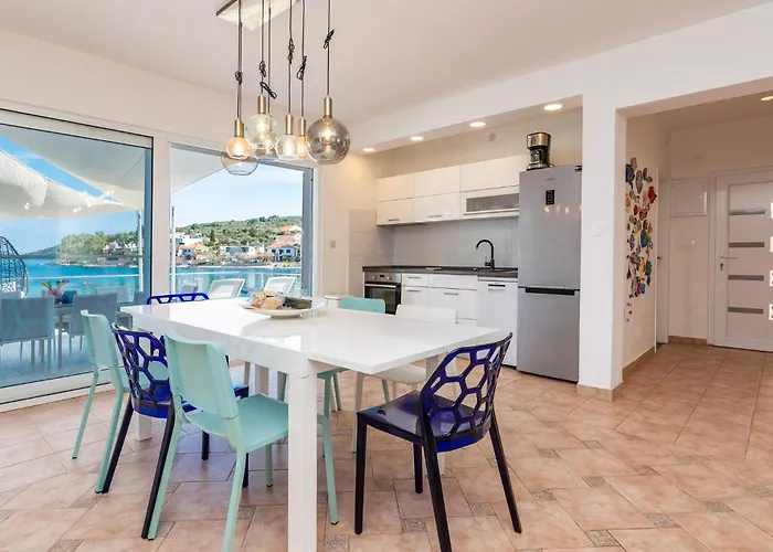 3 Bedroom Pet Friendly In *