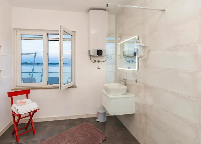 3 Bedroom Pet Friendly In Zman