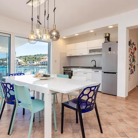 3 Bedroom Pet Friendly In *