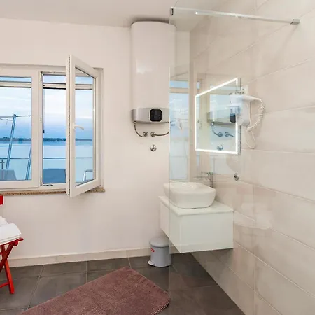 3 Bedroom Pet Friendly In Zman