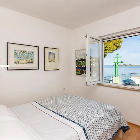 3 Bedroom Pet Friendly In *