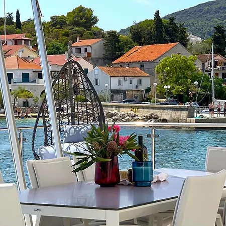 Ferienhaus 3 Bedroom Pet Friendly In Žman