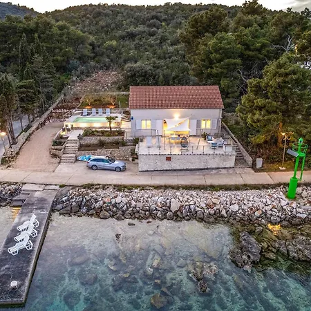 Holiday home 3 Bedroom Pet Friendly In