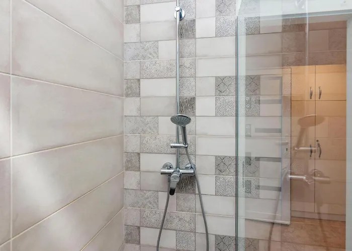 3 Bedroom Pet Friendly In *