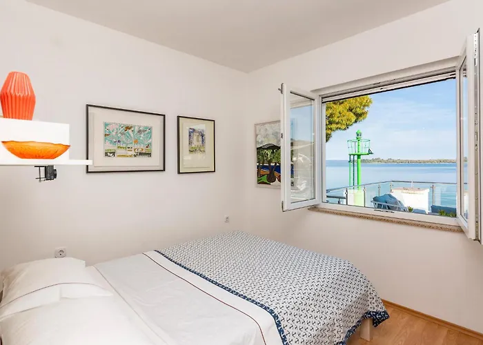 3 Bedroom Pet Friendly In *