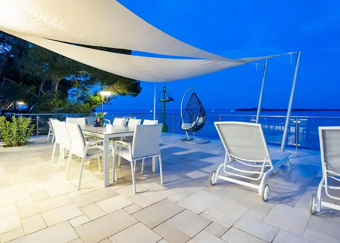 3 Bedroom Pet Friendly In *