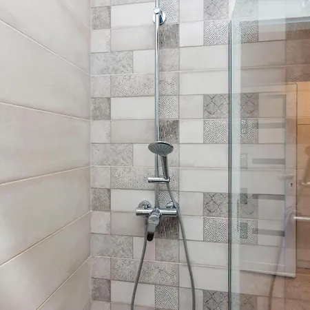 3 Bedroom Pet Friendly In *