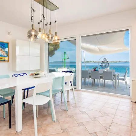 بيت للعطل 3 Bedroom Pet Friendly In Žman