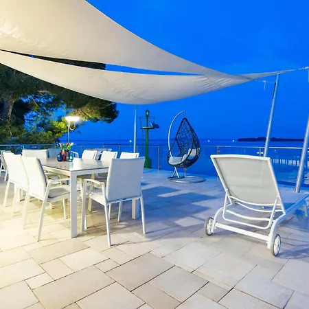 3 Bedroom Pet Friendly In *